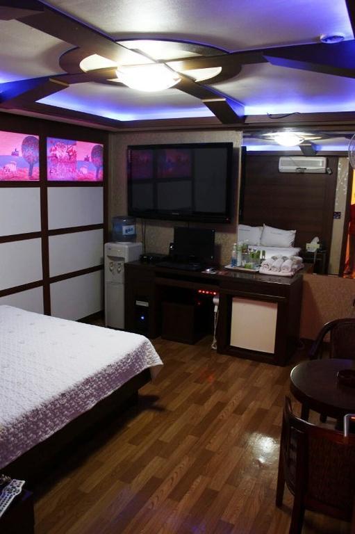 Picasso Motel Jongno Szöul Szoba fotó